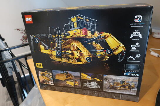 LEGO TECHNIC CONTROL+ 42131 CAT D11 - uåbnet