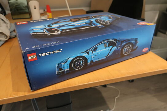 LEGO TECHNIC 42083 BUGATTI CHIRON - uåbnet