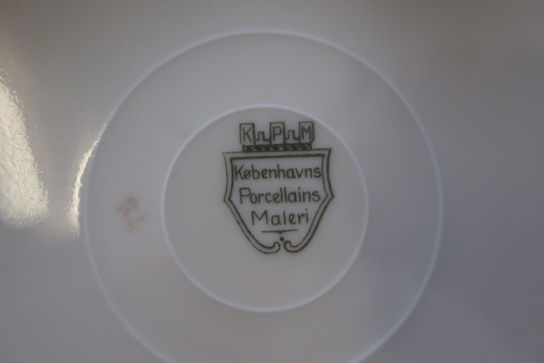 Tallerkener, fade, kopper m.m. KØBENHAVNS PORCELLAINS MALERI