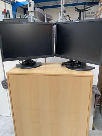 2 stk. lenovo monitor 24 tommer