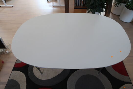 Spisebord FRITZ HANSEN Elipse