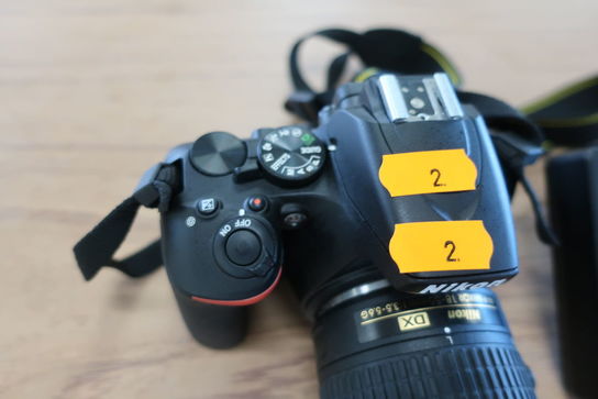 Digitalkamera NIKON D3500, zoomobjektiv AF-P DX Nikkor 18–55 mm VR samt batterilader (momsfri)