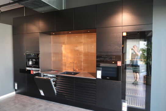 Køkken AUBO Black Oak / Oak Line, Sort med armatur uden hårdehvidevarer