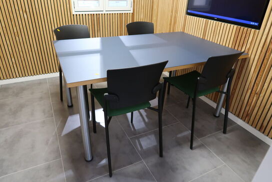 Bord med 4 stk. stole