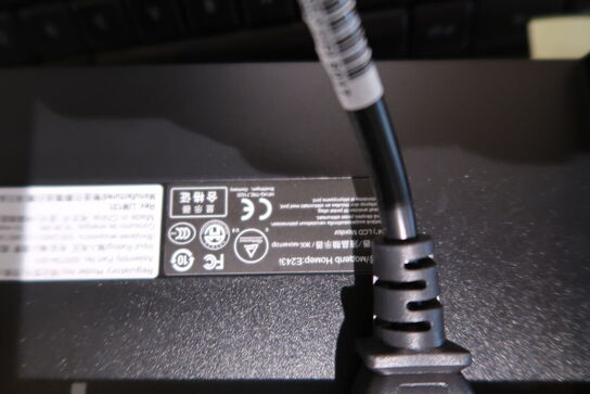 2 stk. computerskærme HP E234i med tastatur, mus og dockingstation