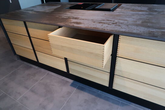 Køkken AUBO Black Oak / Oak Line, Sort med armatur uden hårdehvidevarer
