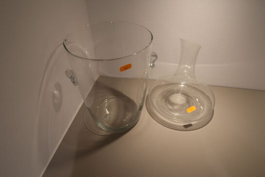 Karaffel samt vase
