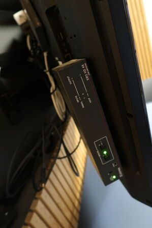 Fjernsyn PHILIPS BDL4330QL med fjernbetjening m.m.