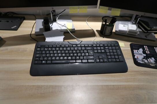 2 stk. computerskærme HP E234i med tastatur og dockingstation