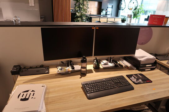 2 stk. computerskærme HP E234i med tastatur og dockingstation
