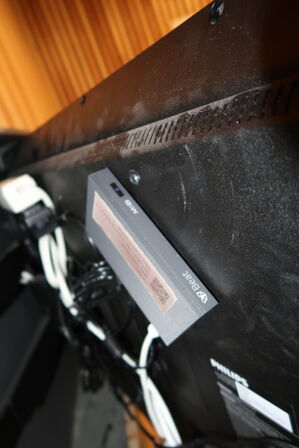 Fjernsyn PHILIPS BDL4330QL med fjernbetjening m.m.