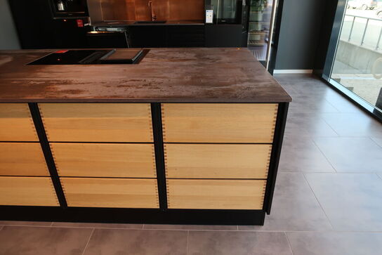 Køkken AUBO Black Oak / Oak Line, Sort med armatur uden hårdehvidevarer