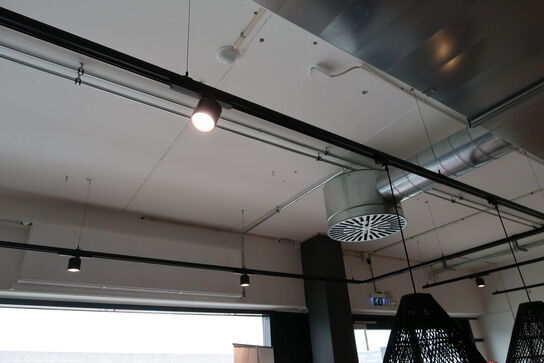 Skinne med 9 stk.spots