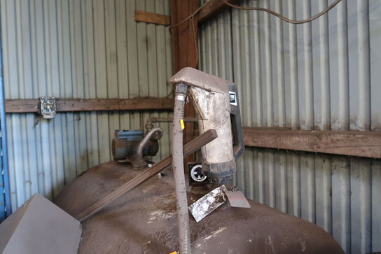 Tank med pumpe med 324L diesel