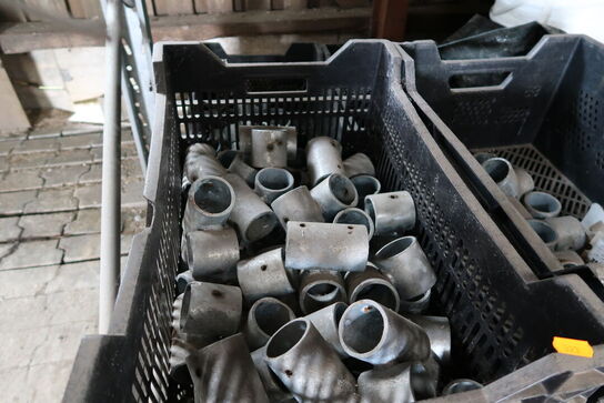 Plastikkasser med div. Fittings