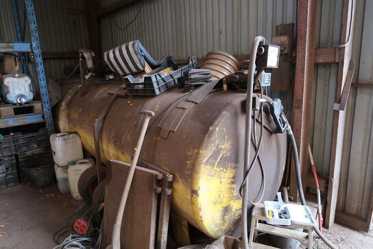 Tank med pumpe med 240L diesel