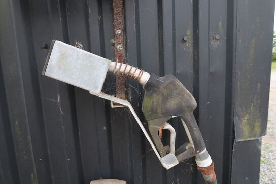 Tank med pumpe med 324L diesel