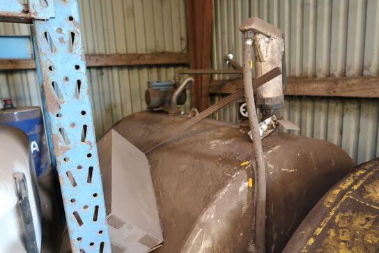 Tank med pumpe med 324L diesel