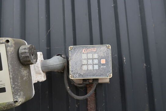 Tank med pumpe med 324L diesel