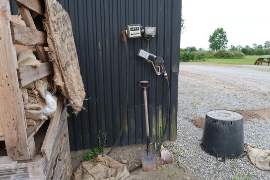Tank med pumpe med 324L diesel