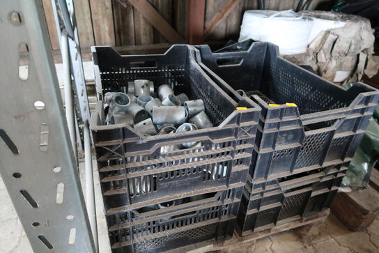Plastikkasser med div. Fittings