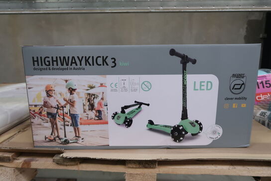 Scoot and Ride Highway Kick 3 LED Kiwi