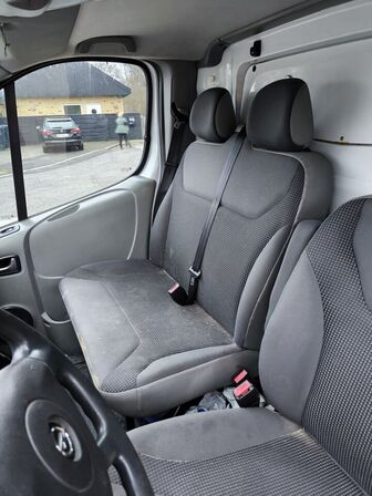 Varebil OPEL VIVARO 2.0CDTi 114HK