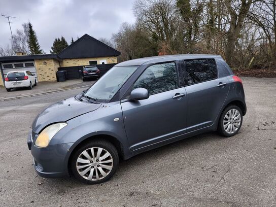 Personbil SUZUKI SWIFT 1,3 4WD