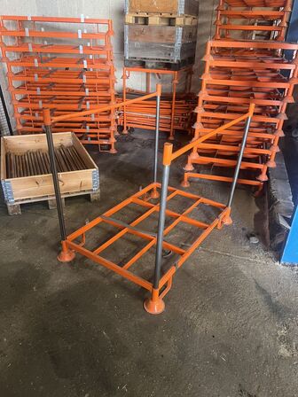 Bure til eks. stabling af emner, ca. 38 stk. inkl. div. tilbehør