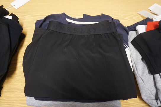 2 stk. Sweatshirts, 1 stk. t-shirt & 1 par shorts BERKELEY