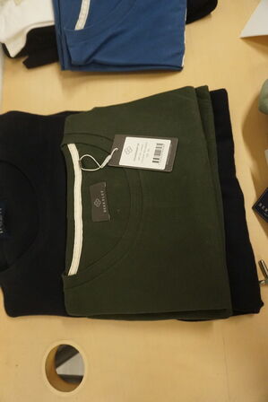 4 stk. T-shirts & 1 stk. Sweatshirt BERKELEY
