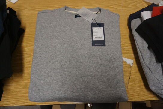 2 stk. Sweatshirts, 1 stk. t-shirt & 1 par shorts BERKELEY