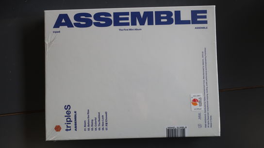 7 stk. album "ASSEMBLE" TripleS