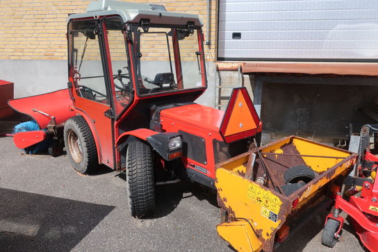 Traktor CARRARO Tigretrac 2500 HST med tilbehør