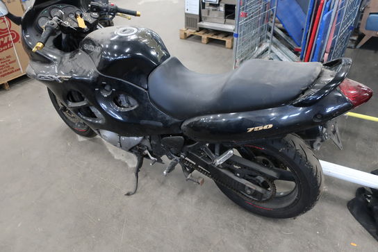 Motorcykel SUZUKI GSX 750 F (momsfri)