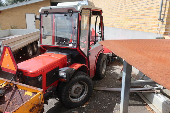 Traktor CARRARO Tigretrac 2500 HST med tilbehør