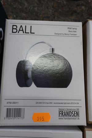 Væglampe FRANDSEN Ball