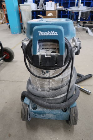 Støvsuger MAKITA VC3211H