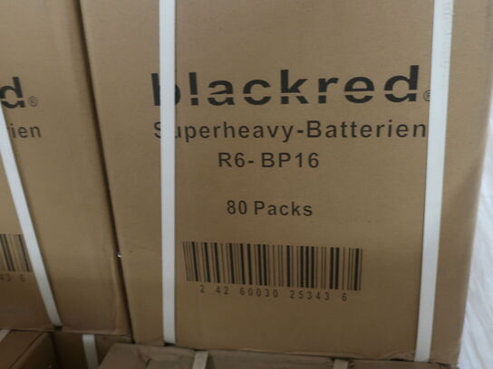 18 ks. á 80 pk. AA batterier BLACKRED (16 batterier pr. pk.) OBS: dato 10-2023