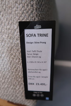 Sofa TRINE med 2 stk. puder SKRIVER og plaid