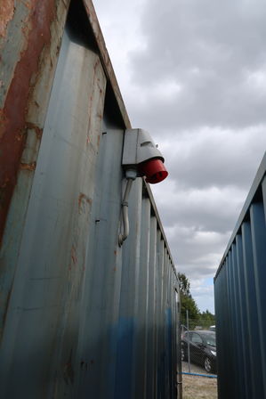 20' container med el og sidedør