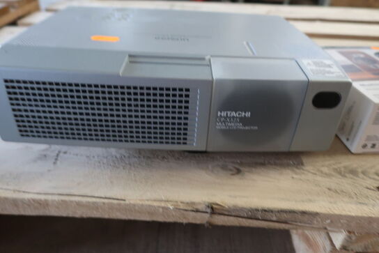 Projektor HITACHI CP-X325 og music receiver