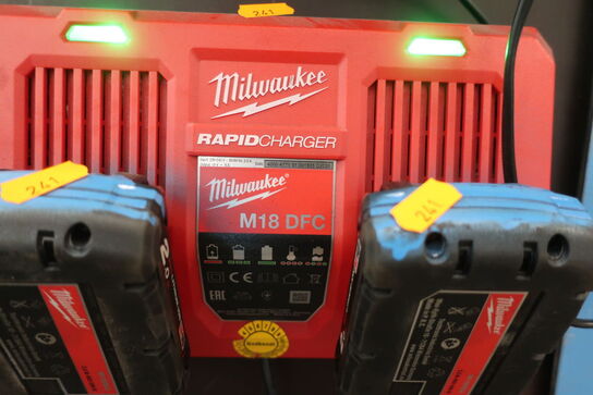 Dobbelt lader MILWAUKEE M18DFC med 2 stk. batterier