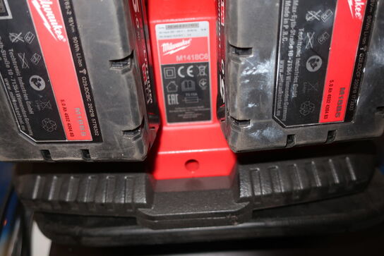 2 stk. ladere MILWAUKEE M1418C6, M18 DFC med 5 stk. batterier 