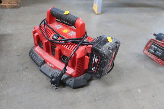 Lader MILWAUKEE M1418C6 med 1 stk. batteri 