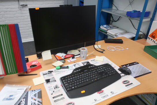 IT-udstyr på skrivebord