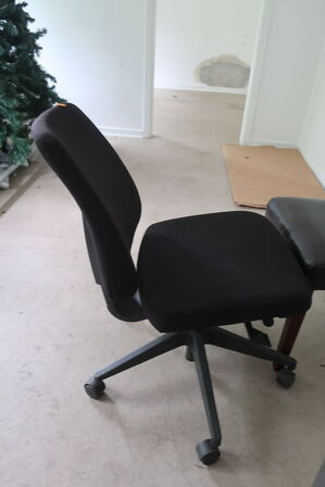 Kontorstol samt stol 