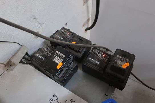 3 stk. ladere samt 2 stk. batterier HITACHI 