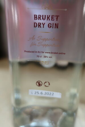 8 fl. gin BRUKET 1907 DRY GIN 70 cl.