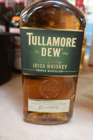 6 fl. whiskey TULLAMORE DEW 70 fl. 